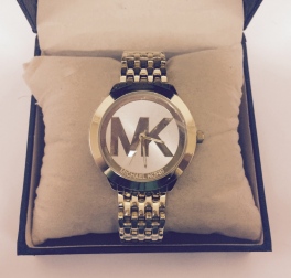 Часы Michael Kors 2049 Diamonds
                                                                                        (Цвет циферблата: Золотой   )
                                                    