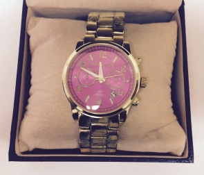 Женские часы MICHAEL KORS New York
                                                                                        (Цвет циферблата : Розовый ,  Цвет браслета : Золотой )
                                                    